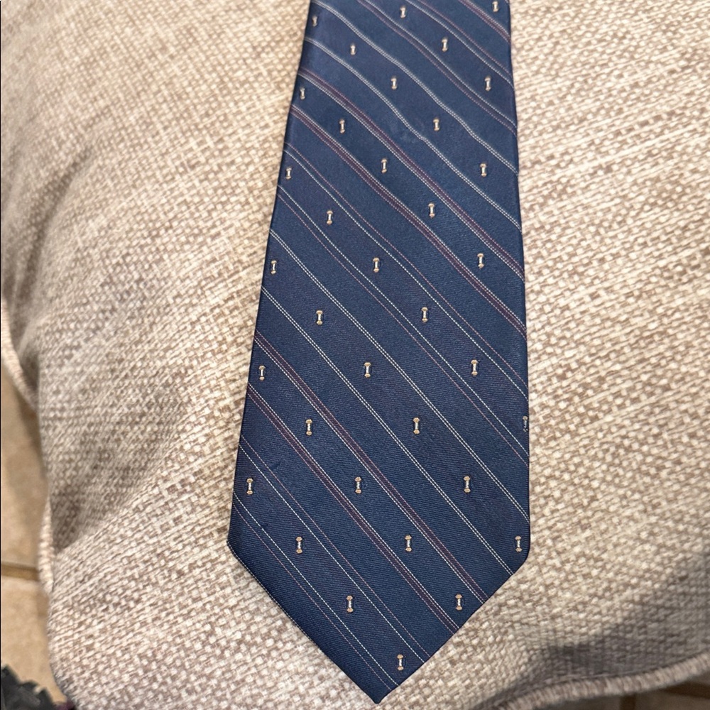 Oleg Cassini Navy and Gold Patterned Necktie